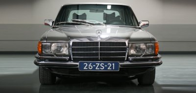 Front view of the Mercedes Benz 450 SEL 6.9 1976
