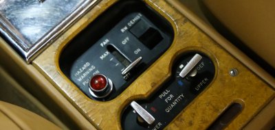 Rolls Royce Corniche 1973 controls
