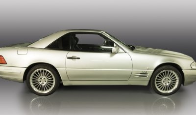 Side view of the Mercedes Benz SL600 1998